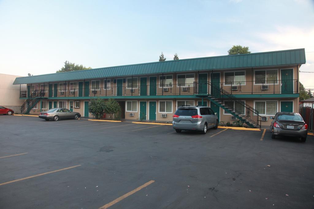 Executive Motel Юджин Экстерьер фото